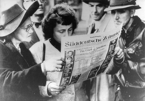 Zeitungsleser 1946